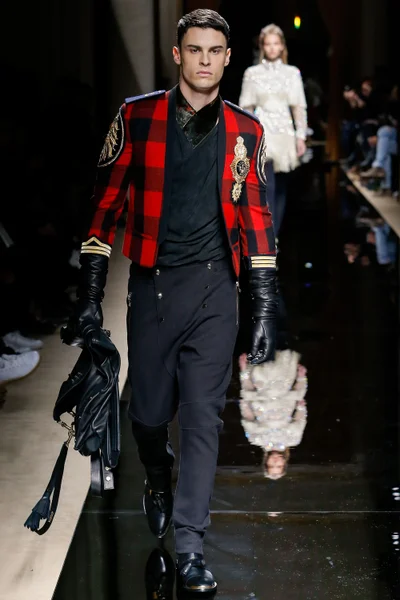 Look 17